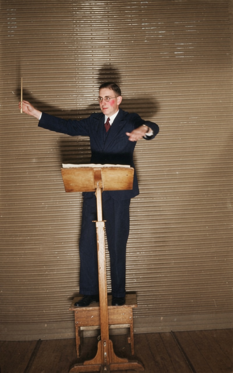1937 - Dirigent Jo van Leeuwen 1937 - Dirigent Jo van Leeuwen